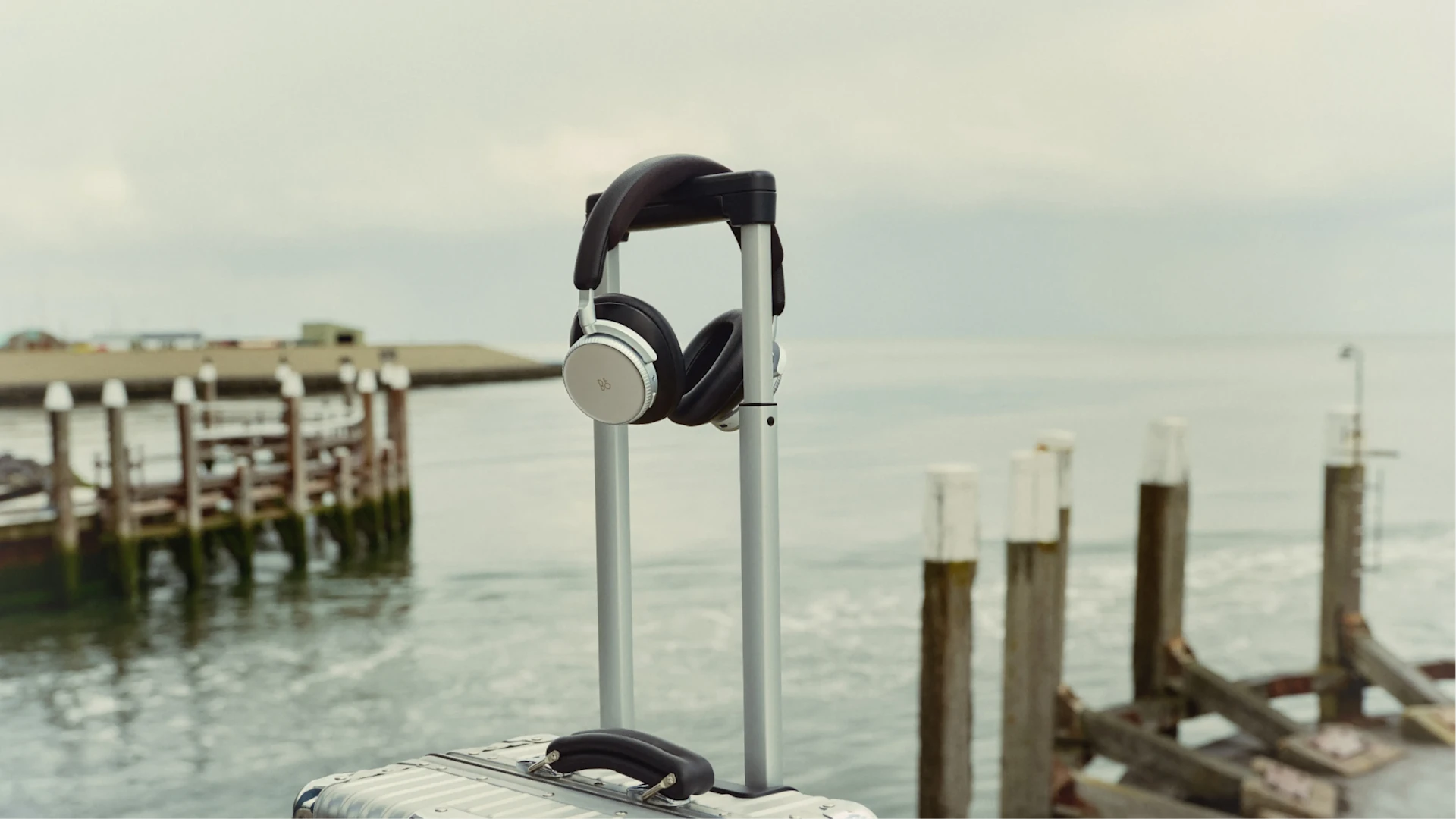 Звук без граници: Bang & Olufsen ги открива совршените патнички аудио придружници
